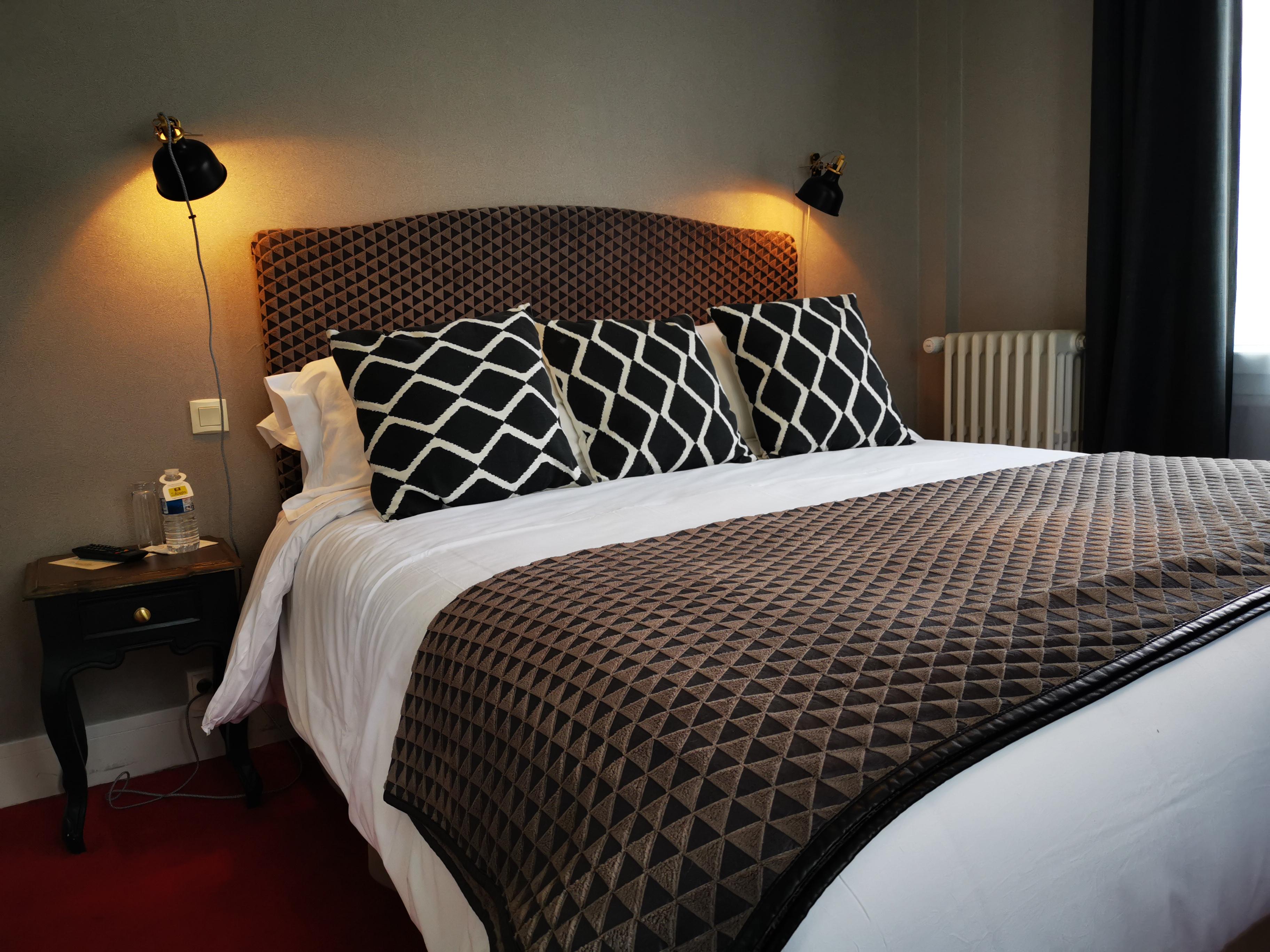 Le Boeuf Couronne - Hotel & Restaurant Chartres- Logis Hotels Экстерьер фото