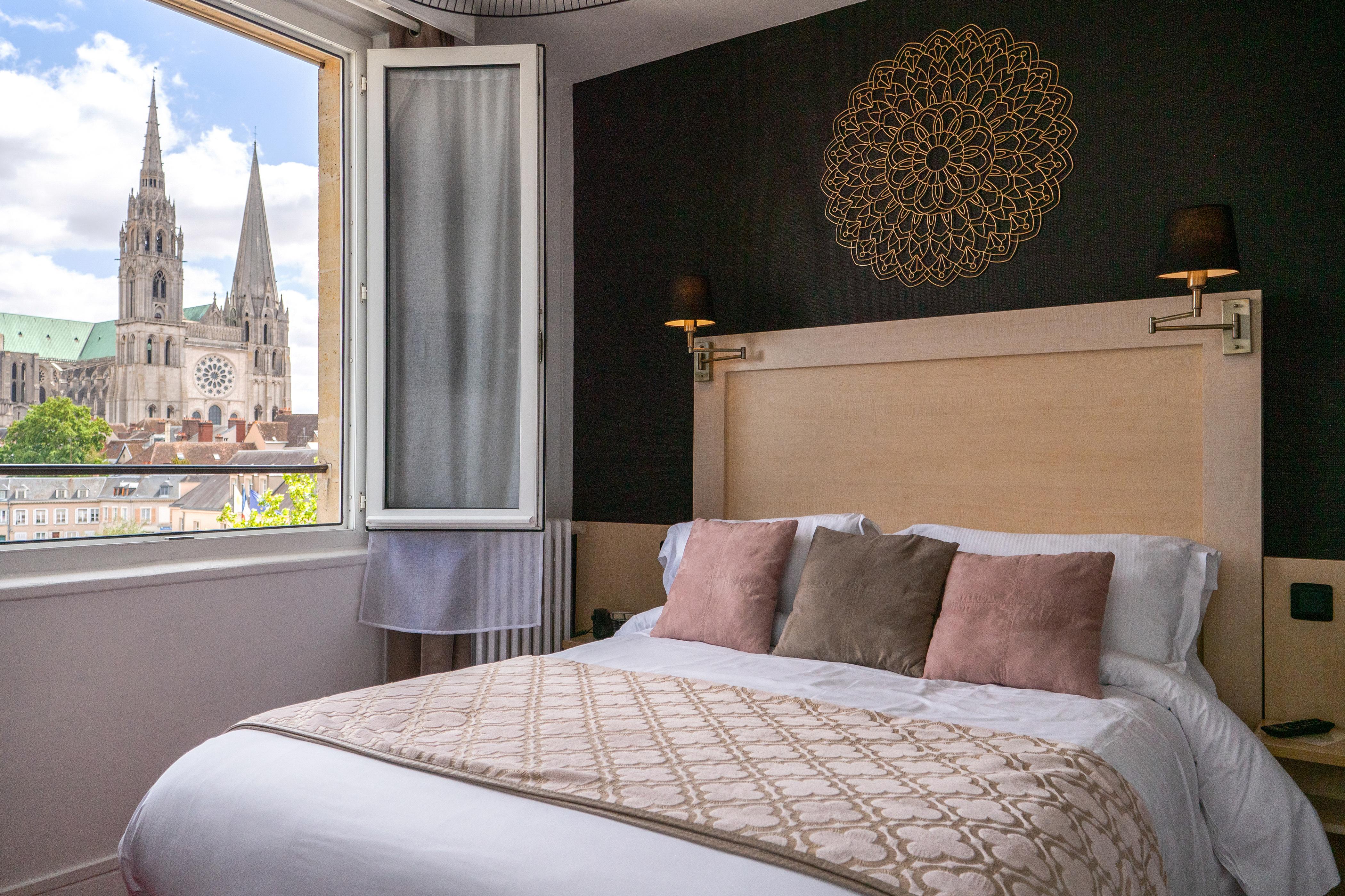 Le Boeuf Couronne - Hotel & Restaurant Chartres- Logis Hotels Экстерьер фото