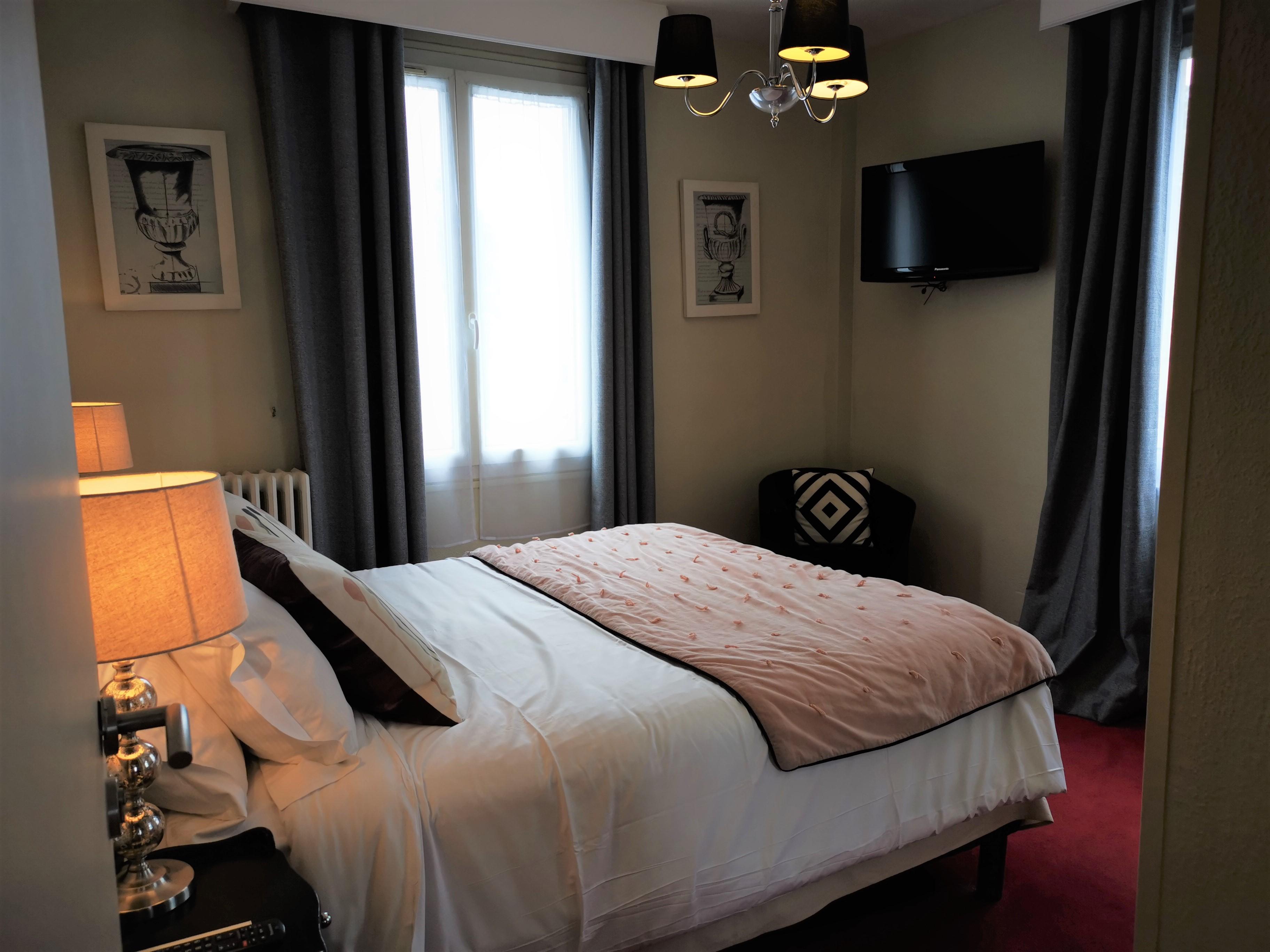 Le Boeuf Couronne - Hotel & Restaurant Chartres- Logis Hotels Экстерьер фото
